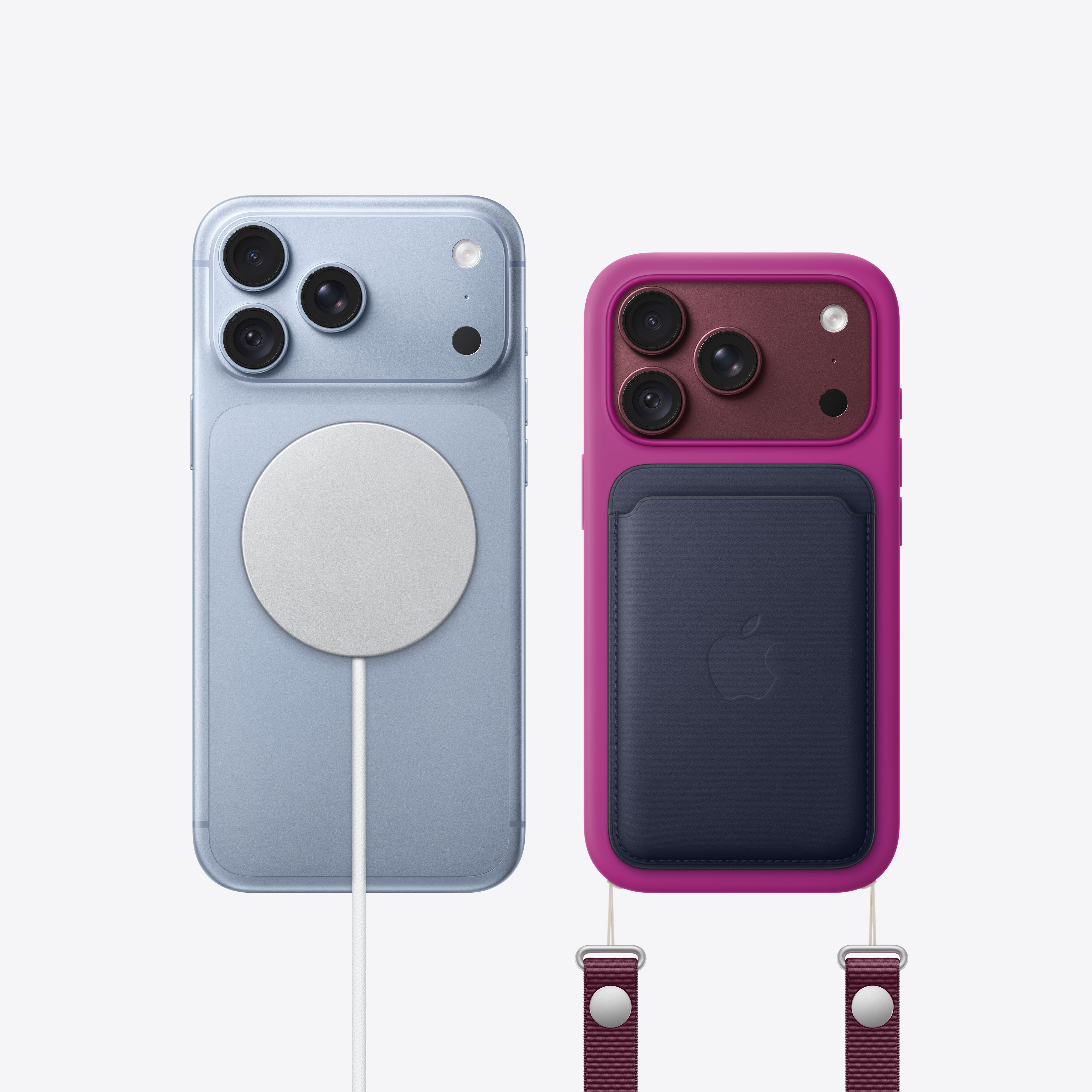 Zwei Smartphones auf hellem Hintergrund: Eines in Blau mit MagSafe-Ladegerät, das andere in Pink mit blauem Kartenhalter und Band.