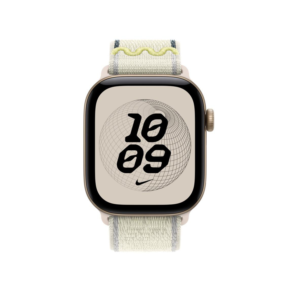 Eine Smartwatch mit beigem Stoffarmband, schwarzem Gehäuse und digitaler Anzeige mit der Uhrzeit 10:09.