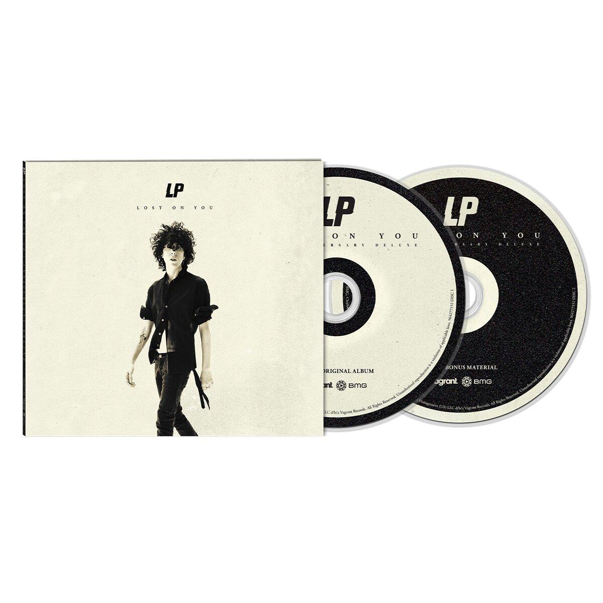 Albumcover und zwei CDs von LP mit dem Titel Lost On You auf einem weißen Hintergrund.