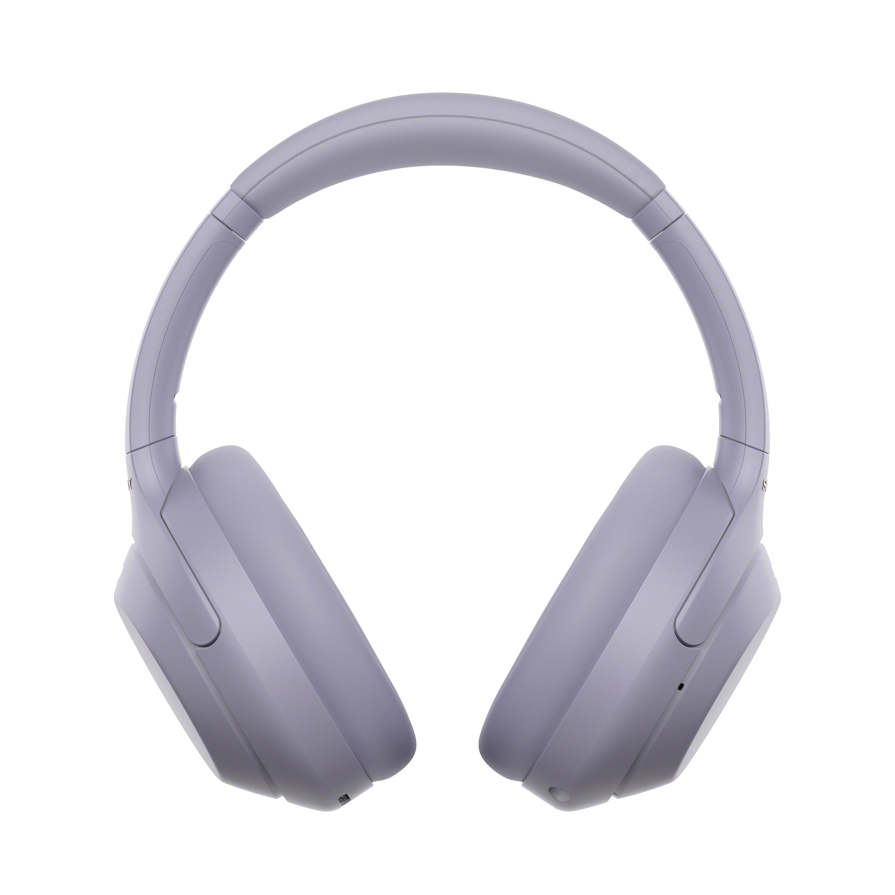 Auriculares supraaurales morados sobre fondo blanco.
