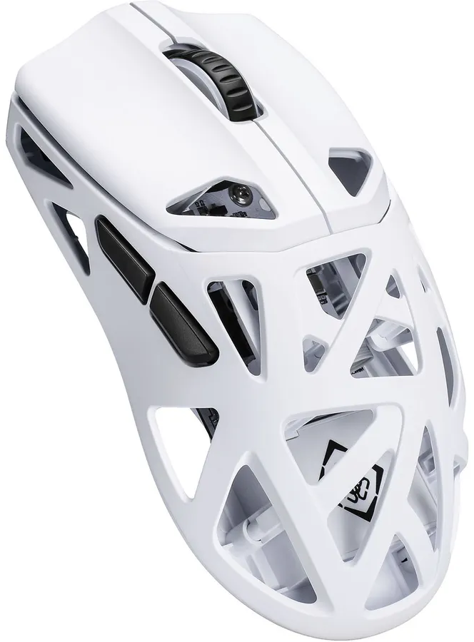 Une souris d'ordinateur blanche avec une coque en treillis et des boutons noirs.