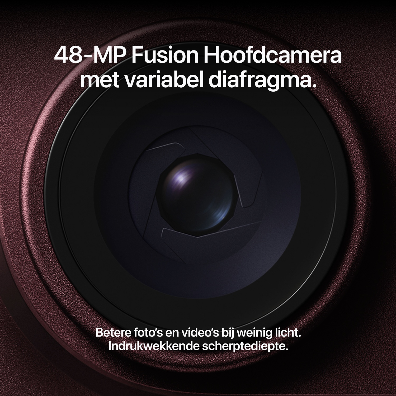 Macro-opname van een smartphonecamera met tekst.