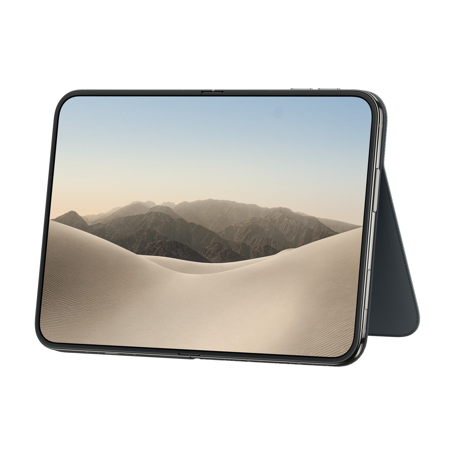 Un tablet nero con custodia di supporto mostra uno sfondo di dune sabbiose e montagne.
