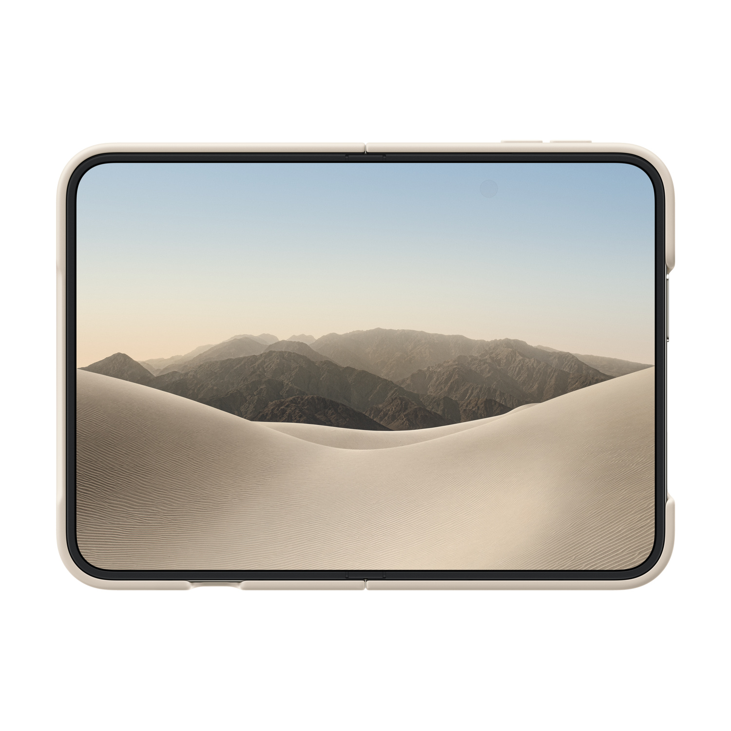 Un tablet orizzontale in una custodia mostra uno sfondo di dune di sabbia e montagne sotto un cielo luminoso.