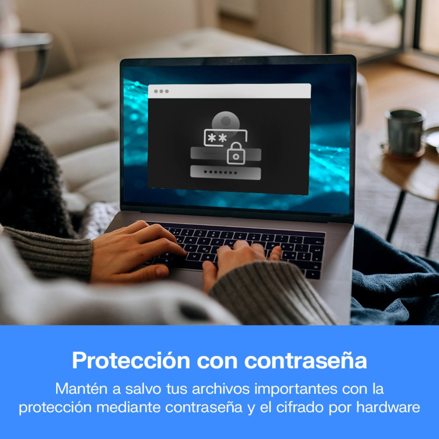 Una persona escribe en un portátil que muestra una pantalla de seguridad de contraseña y texto en español abajo.