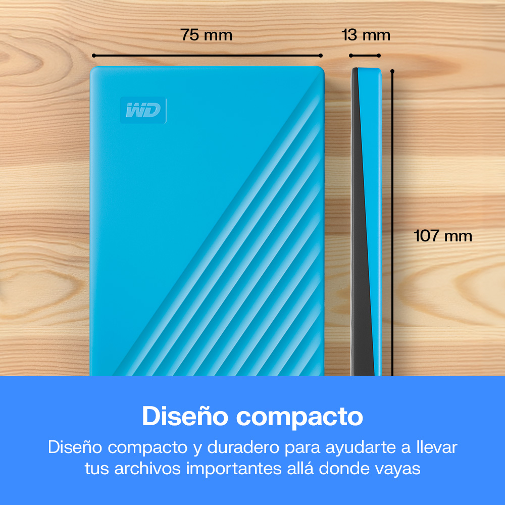 Disco duro externo WD azul con dimensiones de 75 mm, 13 mm y 107 mm en madera.