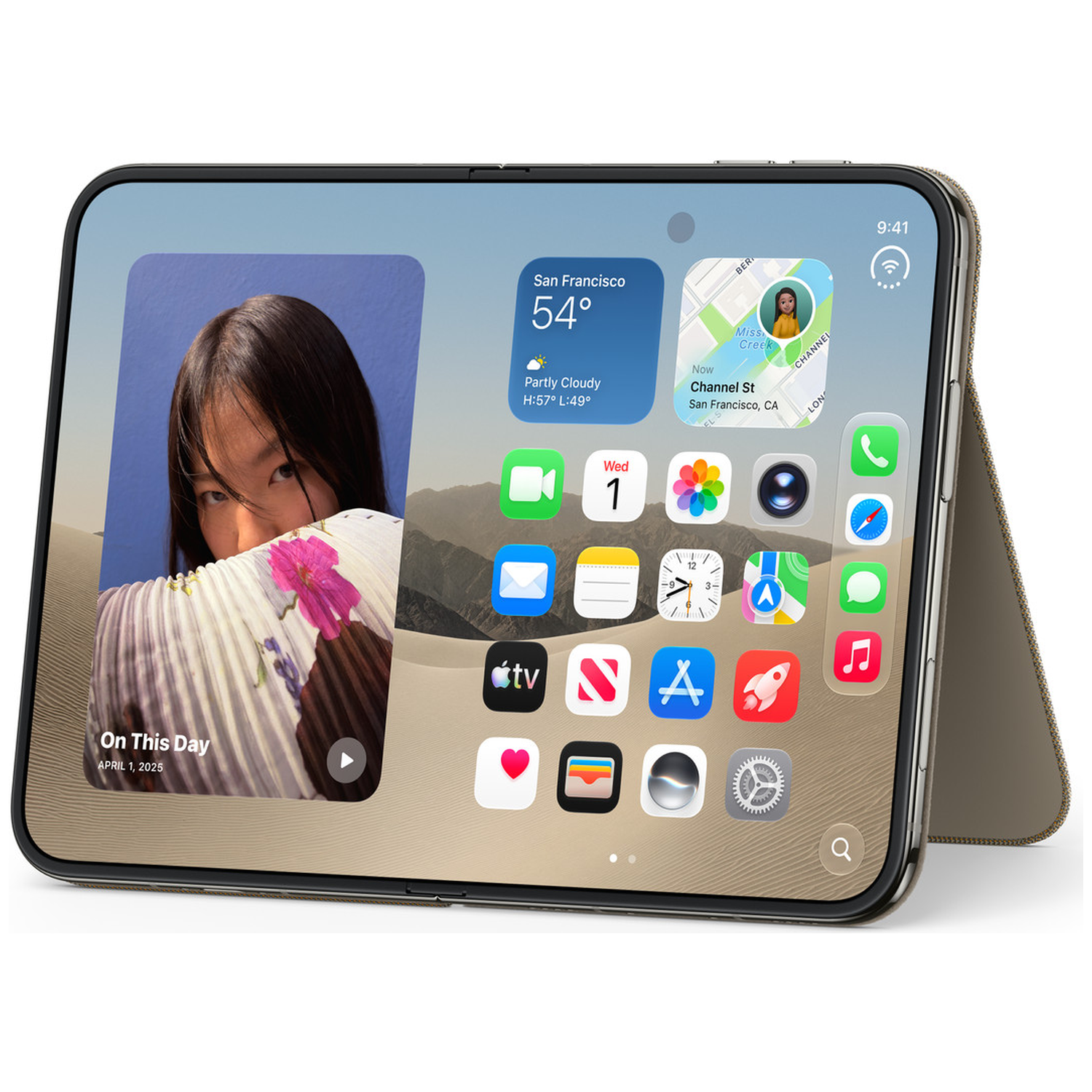 Une tablette sur support en tissu affiche un écran d'accueil avec des widgets, des applications et une photo.