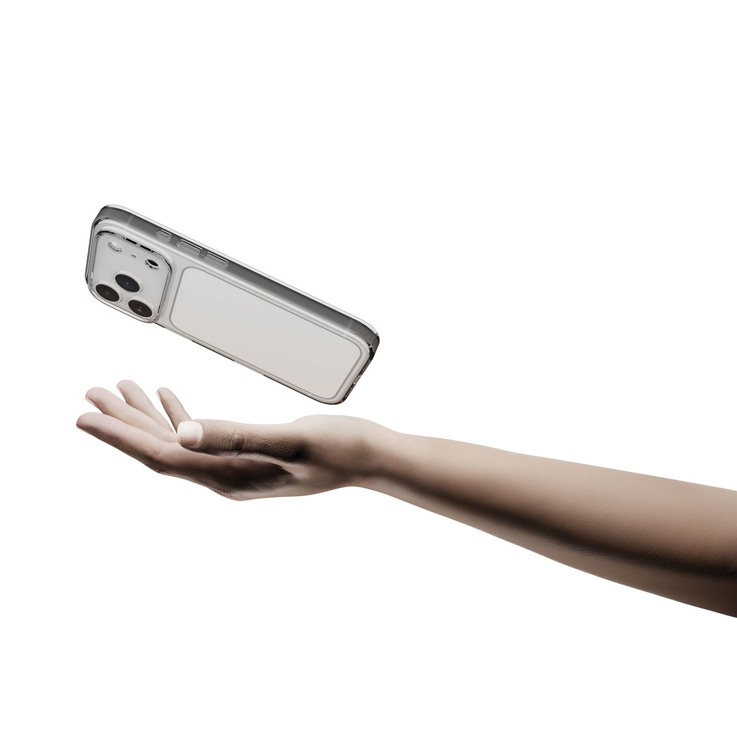 Ein Smartphone mit transparenter Hülle schwebt auf weißem Hintergrund über einer geöffneten Hand.