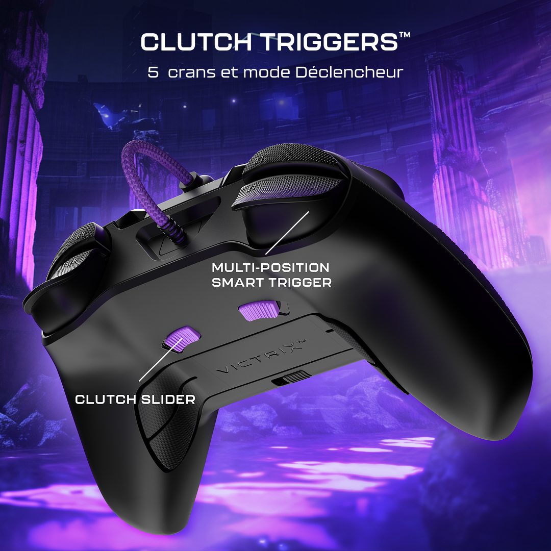 Manette noire aux accents violets, gâchettes intelligentes et curseurs d'embrayage sur fond violet.