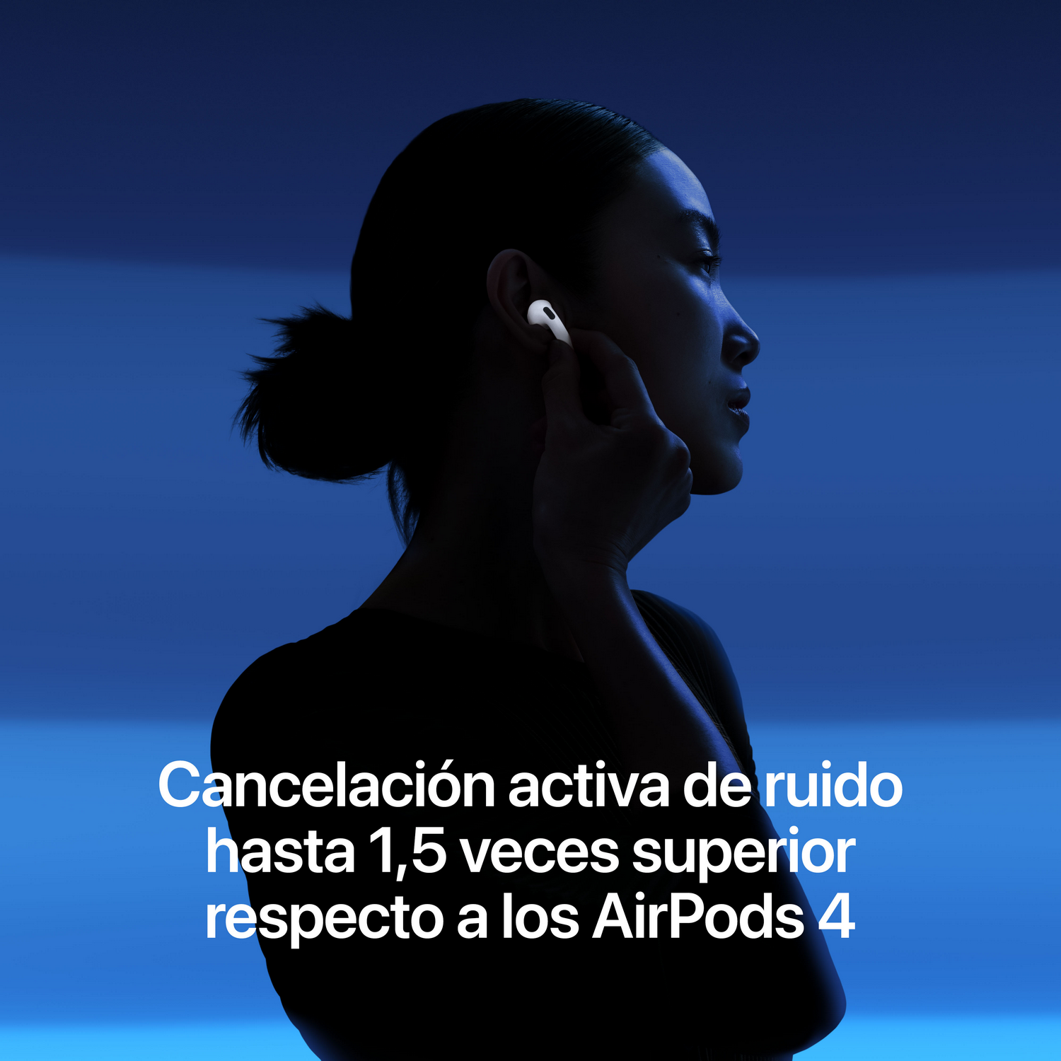 Mujer con un AirPod blanco en la oreja sobre fondo azul y texto en español.
