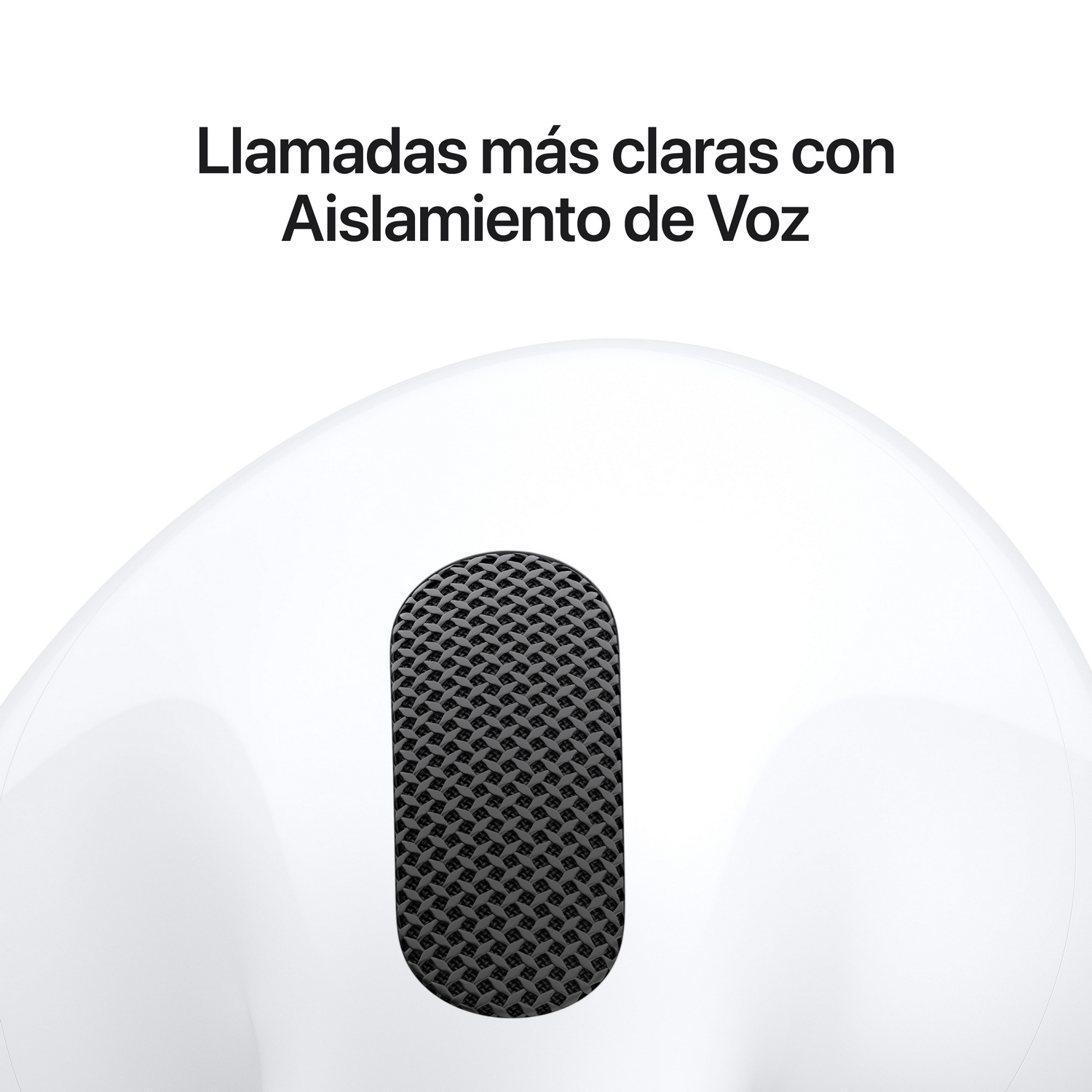 Primer plano de un micrófono de malla negra en un auricular blanco con texto en español.