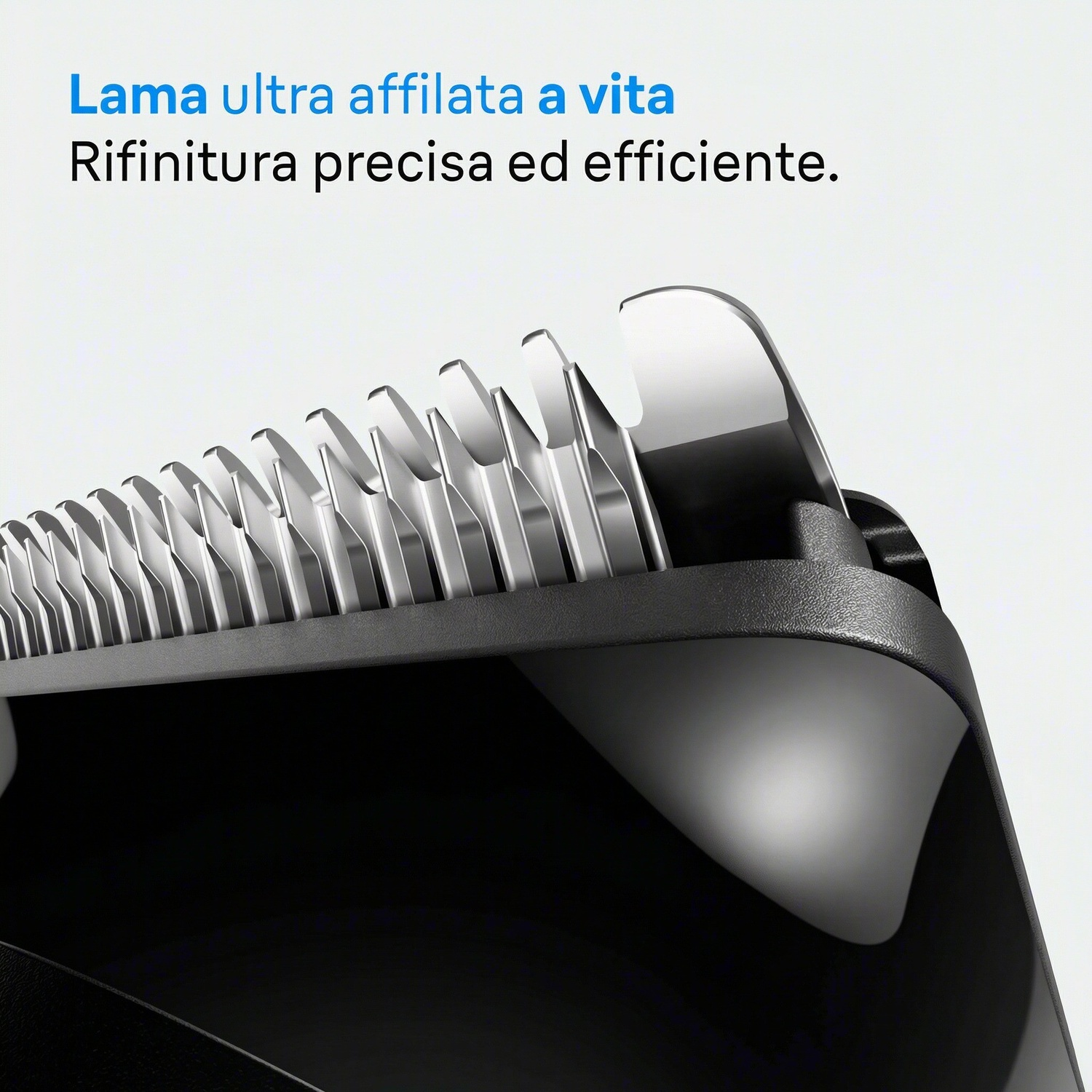 Primo piano delle lame in metallo ultra affilate di un regolabarba.