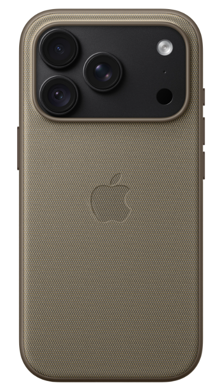 Tył iPhone'a w brązowym materiałowym etui z logo Apple i potrójnym aparatem.
