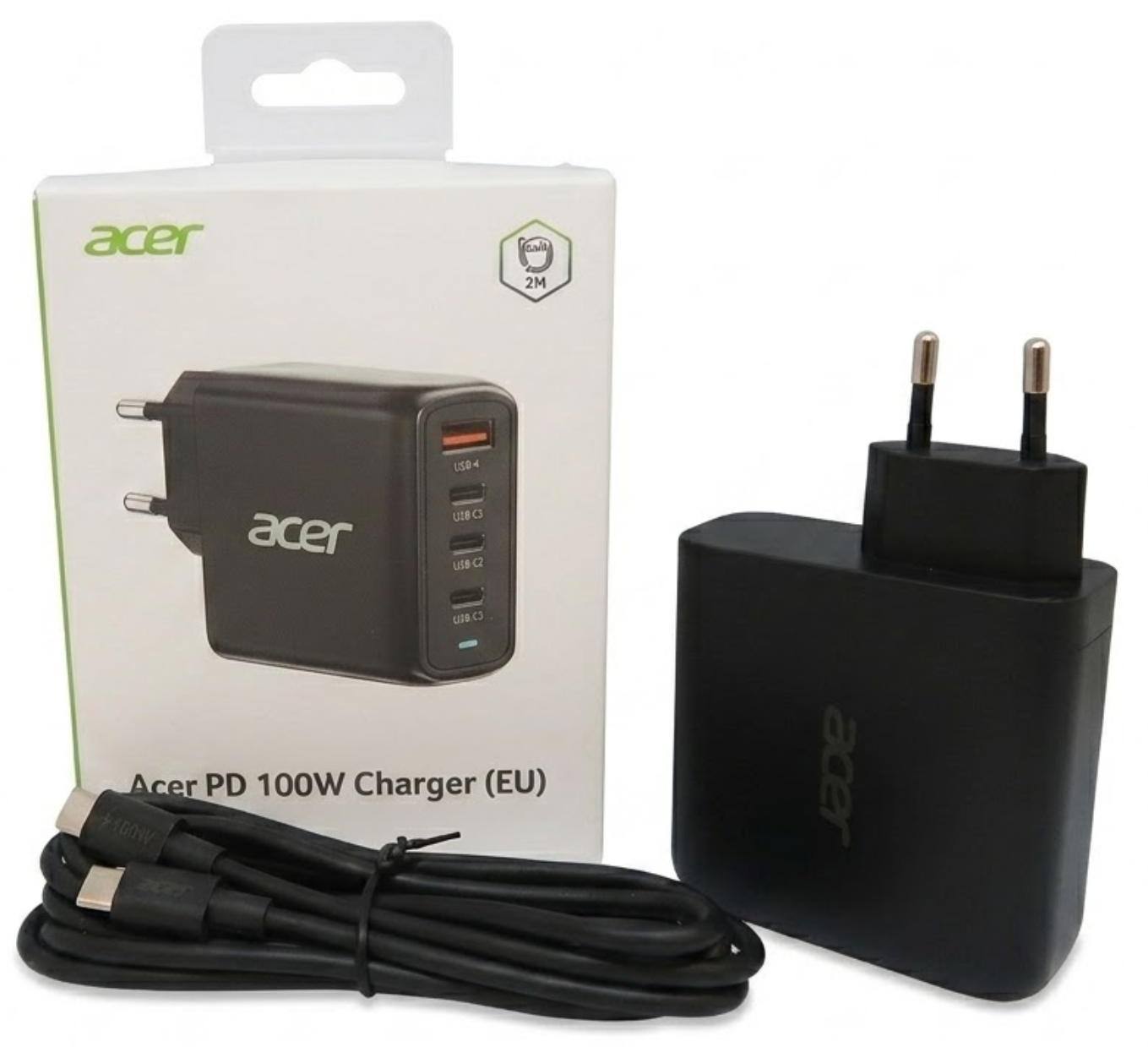 Cargador Acer PD 100W EU con caja blanca, bloque de carga negro y cable USB-C negro enrollado sobre fondo blanco.