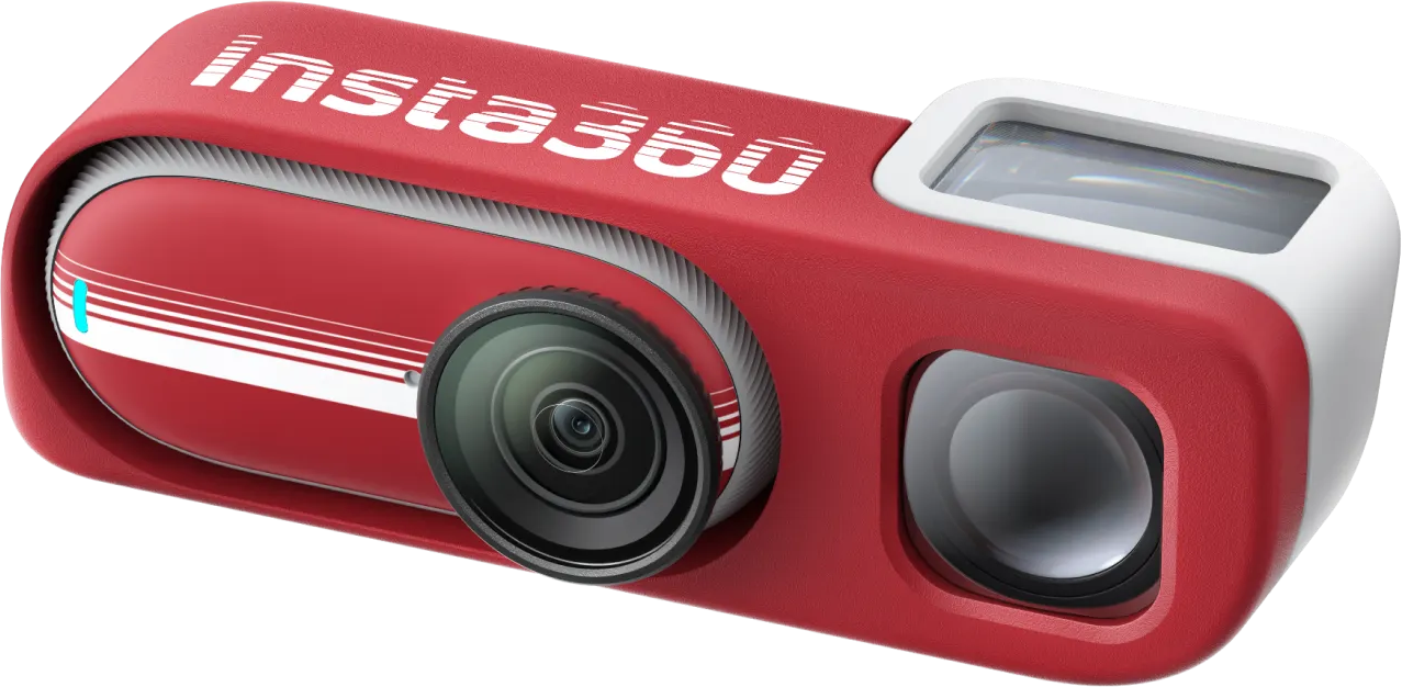 Piros Insta360 kamera fehér szegéllyel és nagy fekete lencsével fekete háttéren.
