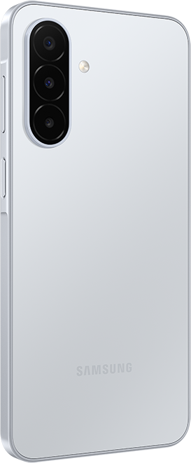 Világos színű okostelefon hátlapja függőleges háromlencsés kamerával és Samsung logóval.