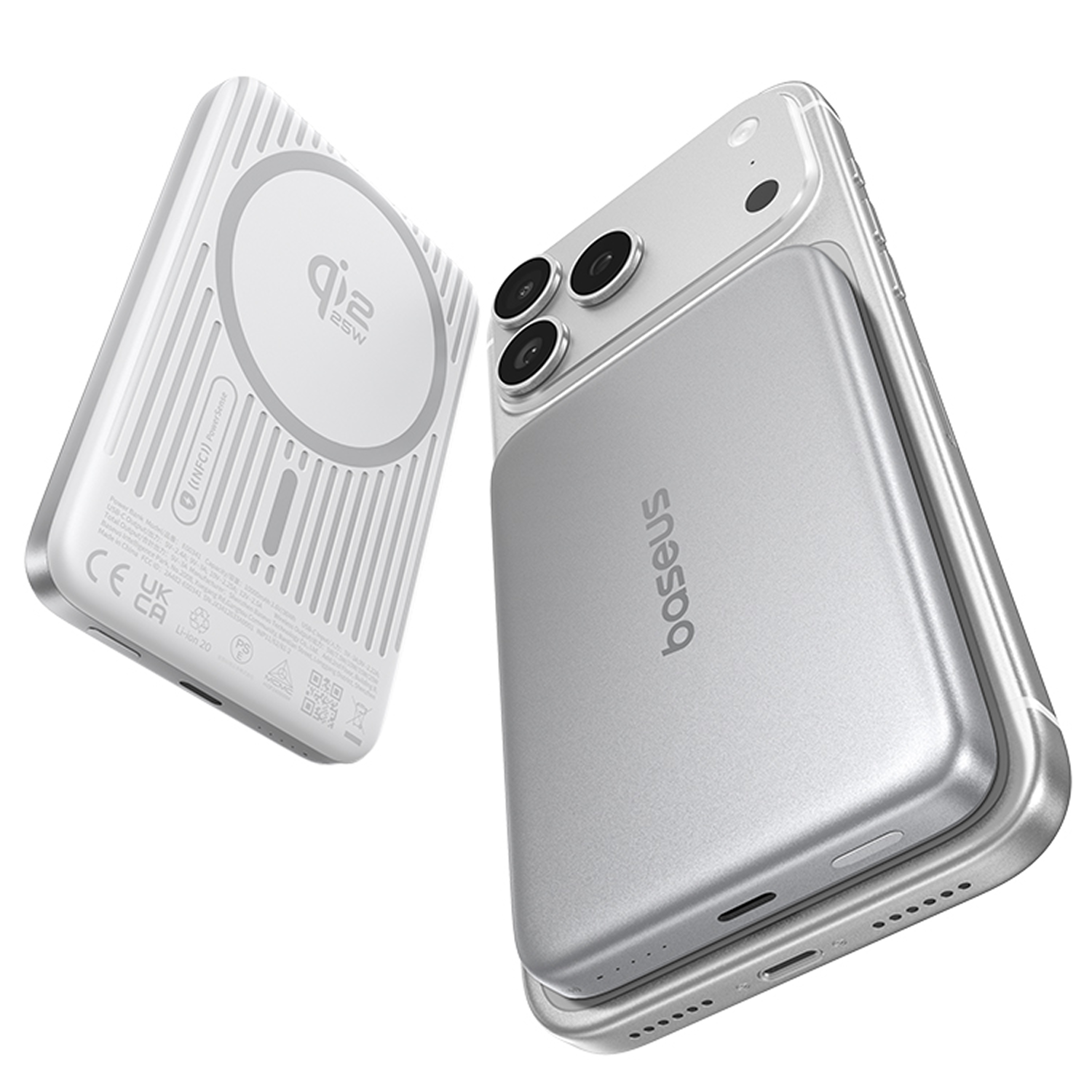 Un power bank blanco con logotipo Qi2 junto a un smartphone plateado con otro power bank acoplado magnéticamente.