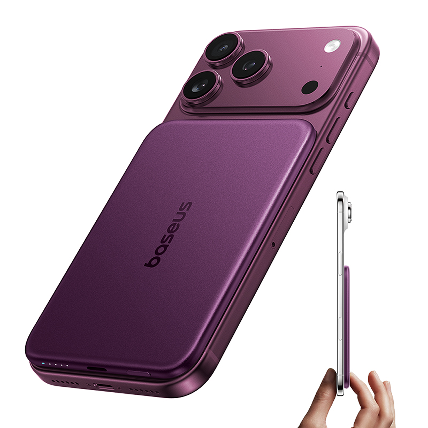 Smartphone morado con batería externa Baseus y tres cámaras traseras; una mano sostiene otro dispositivo delgado.