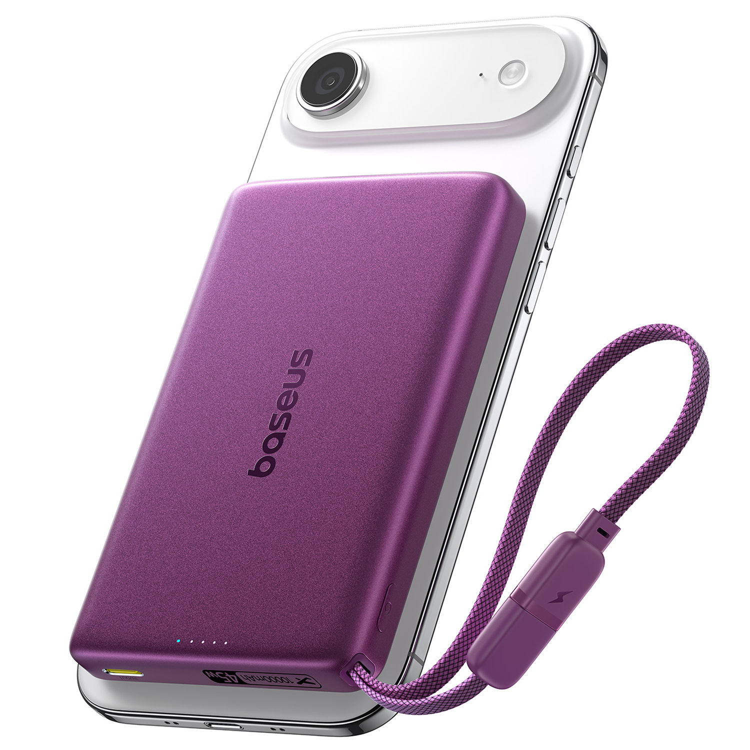 Un power bank morado de Baseus está sujeto a la parte trasera de un smartphone blanco, conectado con un cable corto.