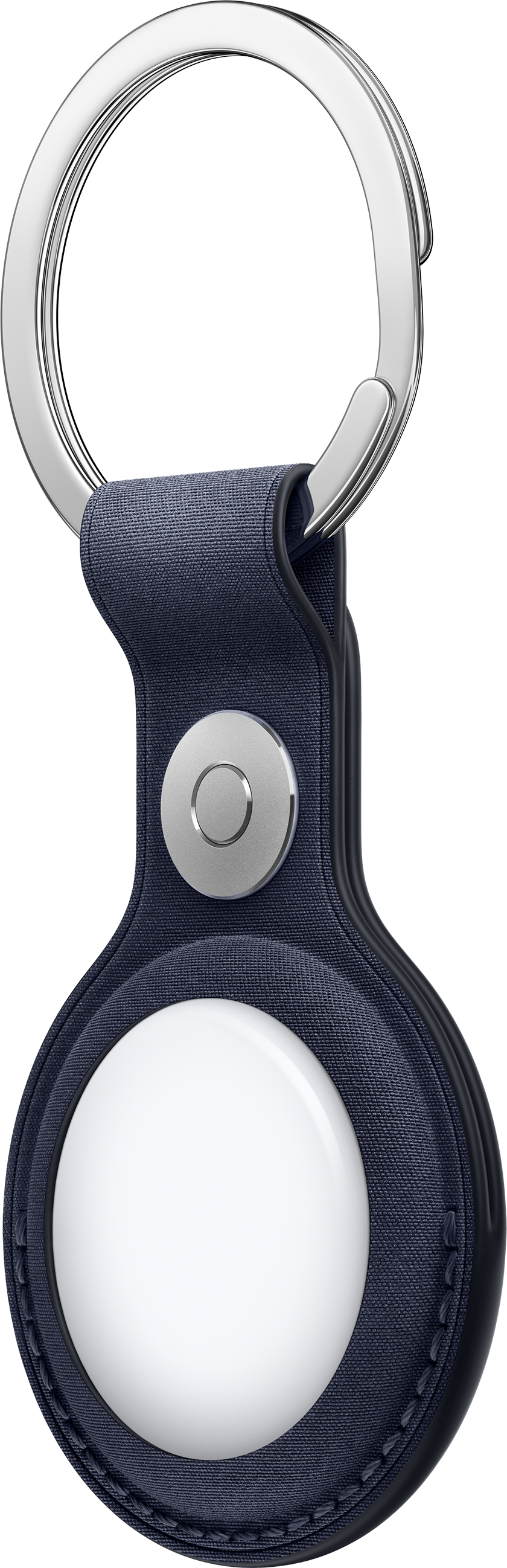 Portachiavi in tessuto blu scuro con anello argentato e AirTag bianco su sfondo nero.
