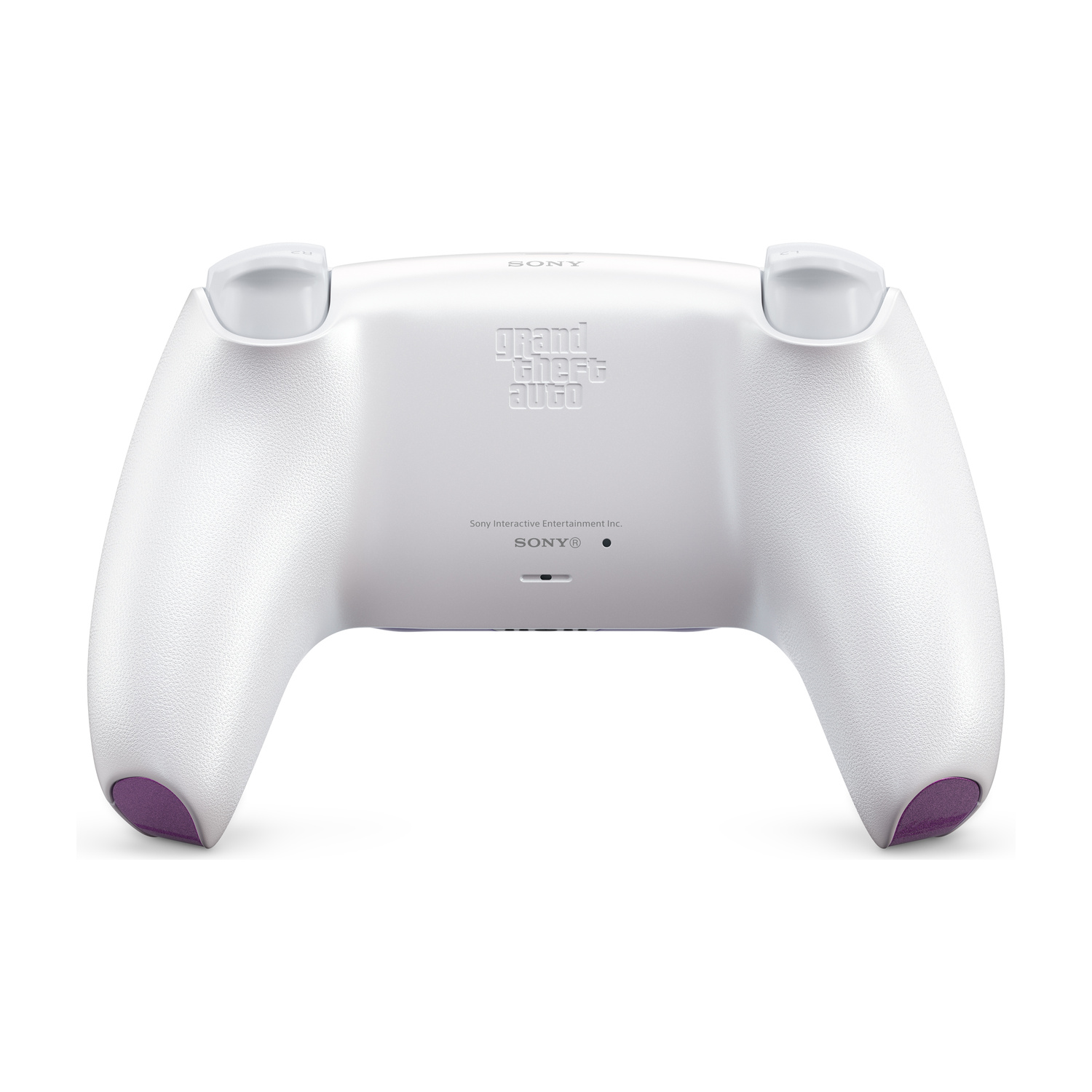 Retro di un controller di gioco bianco Sony con logo Grand Theft Auto in rilievo.