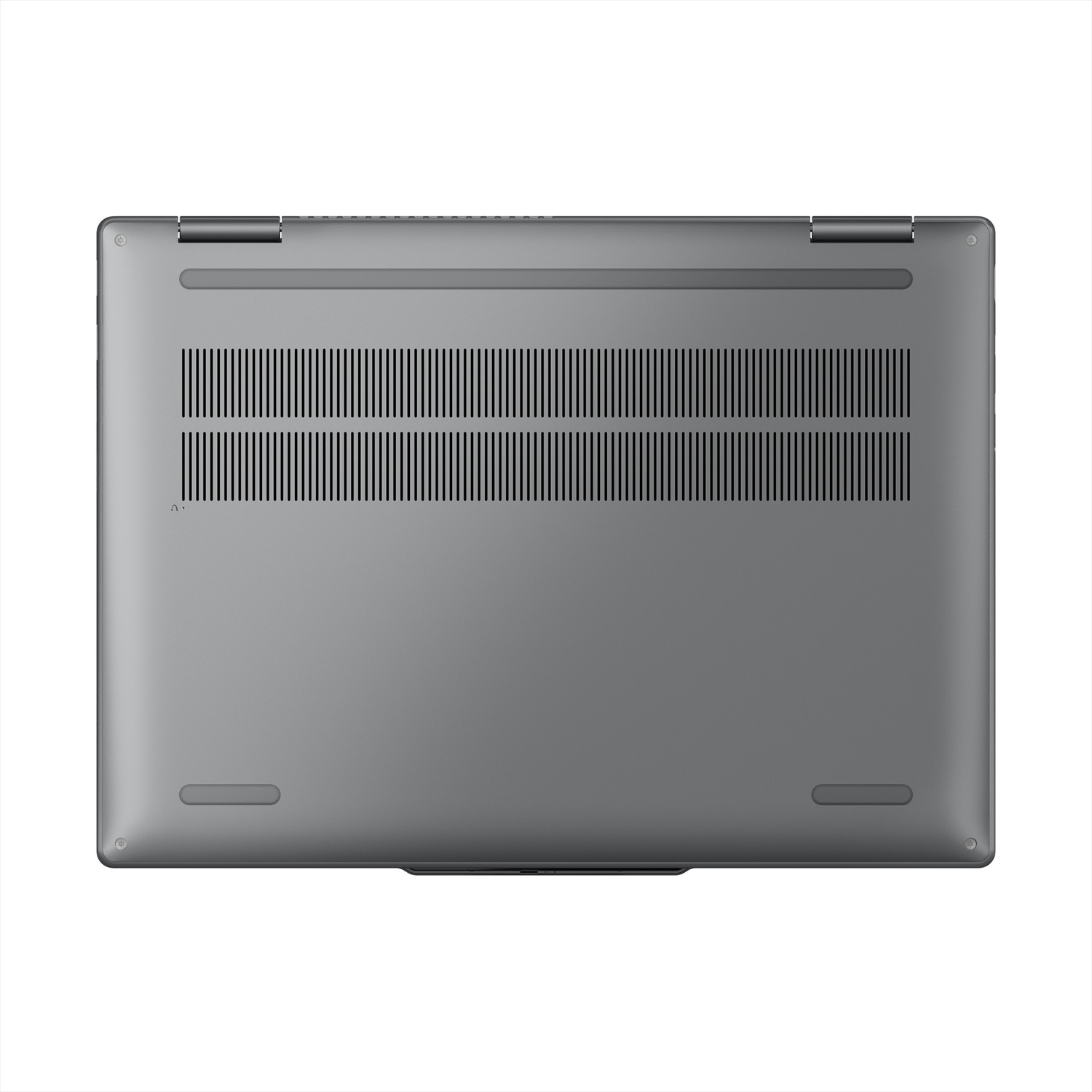 Vista inferiore di un laptop grigio con feritoie di ventilazione.