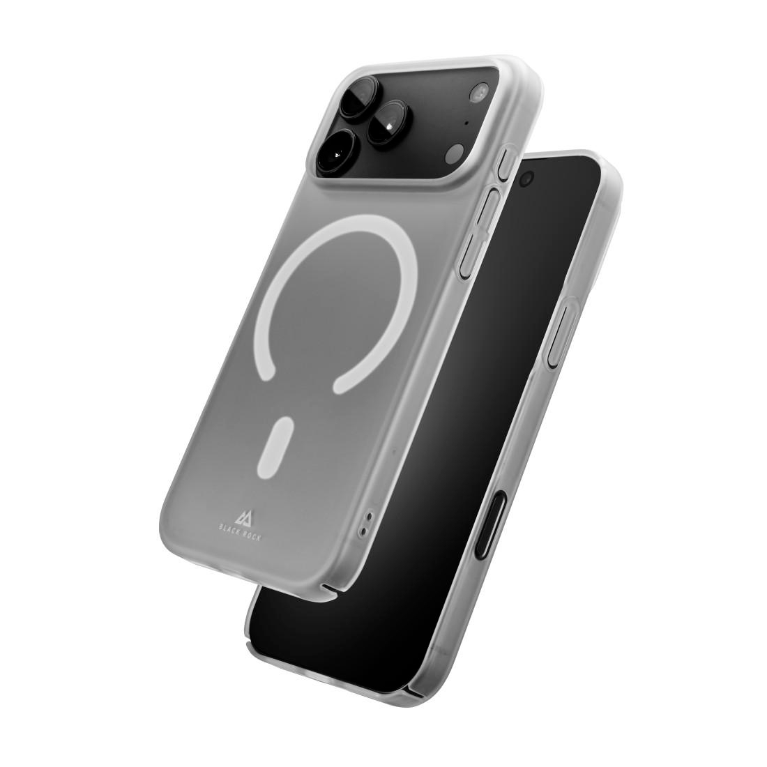 Ein Smartphone in einer durchsichtigen grauen Hülle mit MagSafe-Ring, angewinkelt auf weißem Hintergrund.