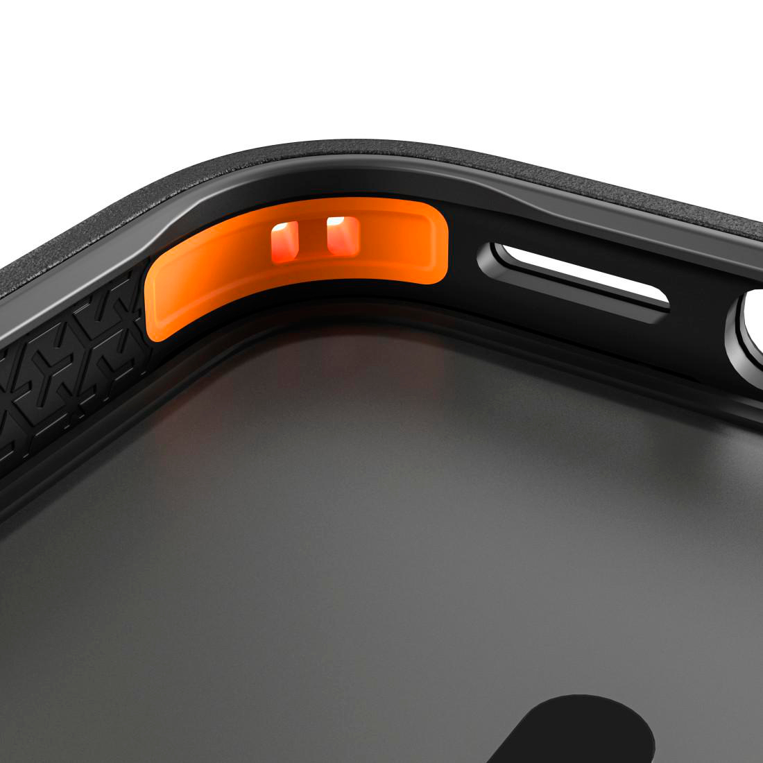 Nahaufnahme einer schwarzen Smartphone-Schutzhülle mit einem auffälligen orangefarbenen Innenelement an der Ecke.
