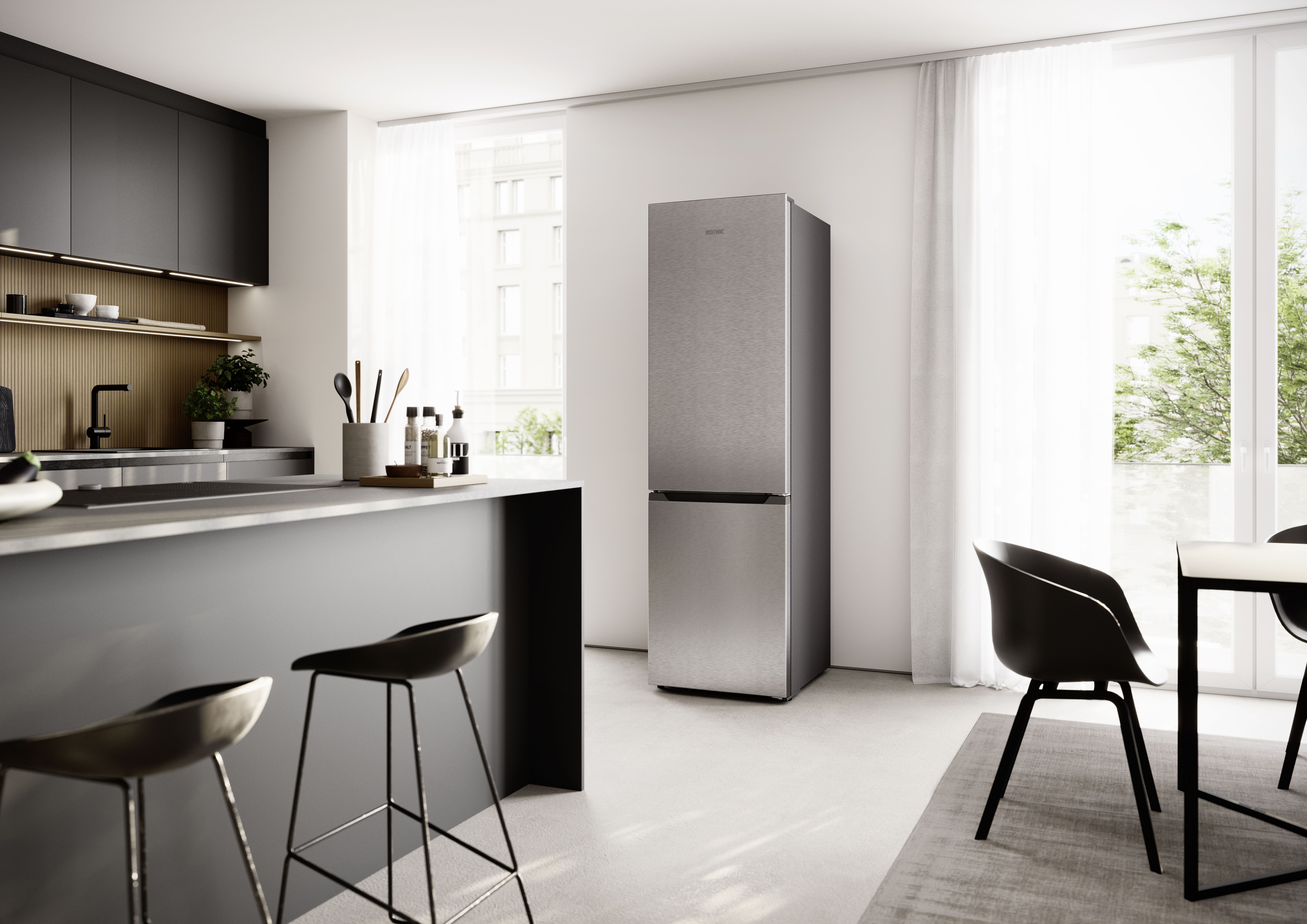 Cocina moderna con isla negra, taburetes, frigorífico de acero inoxidable y grandes ventanas con cortina blanca.