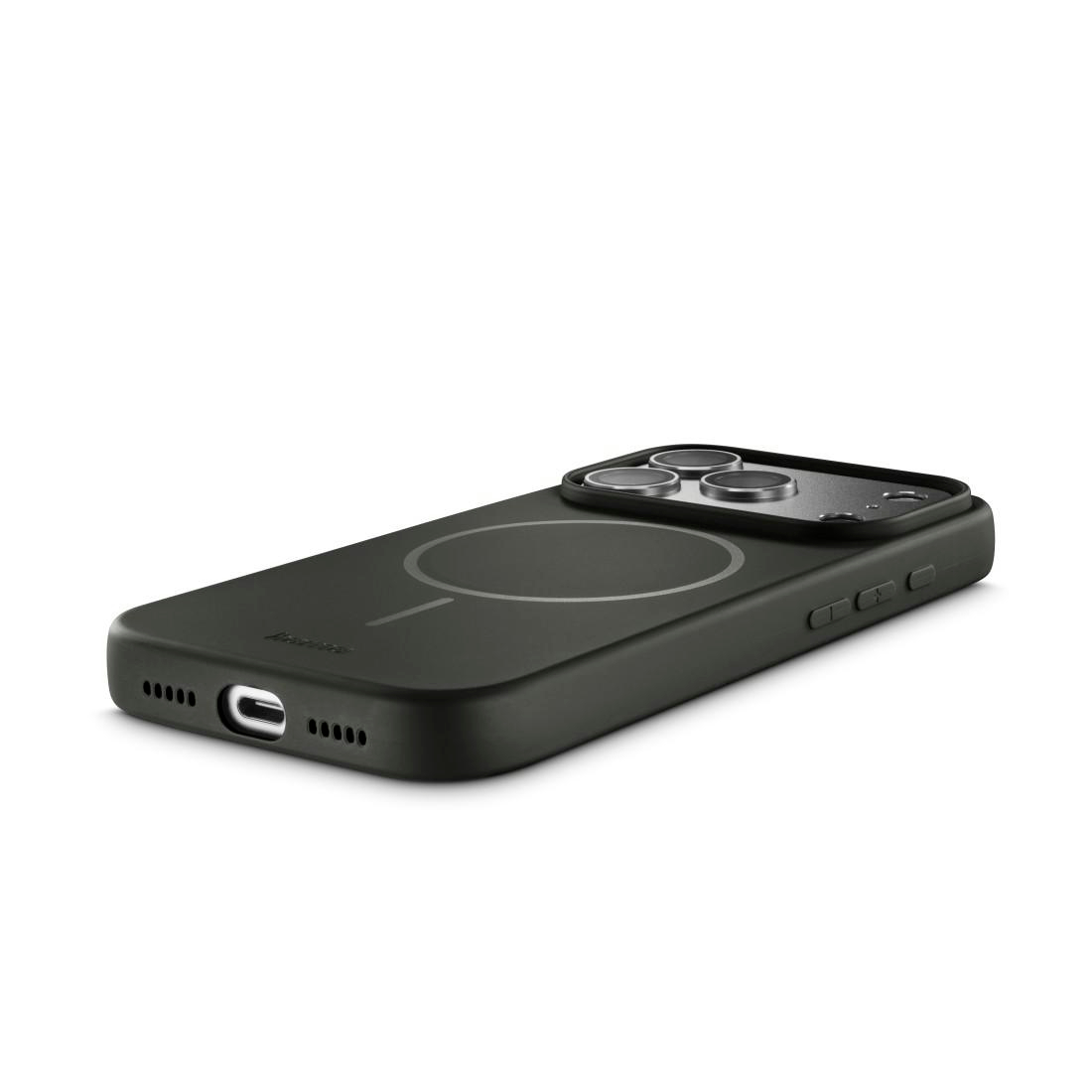 Ein schwarzes Smartphone in Schutzhülle mit MagSafe-Ring auf der Rückseite, auf weißem Hintergrund.