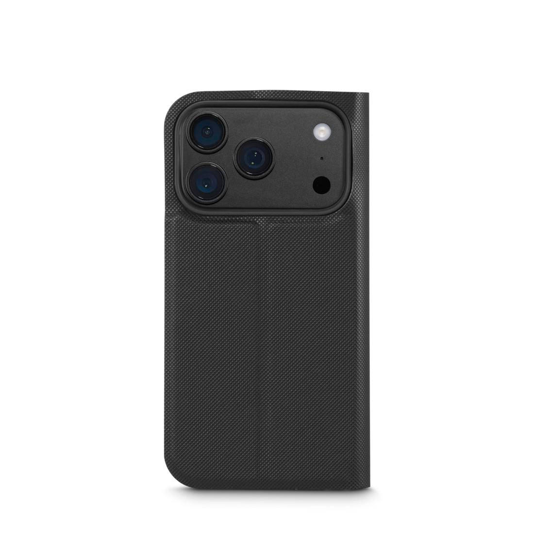 Rückseite einer schwarzen Schutzhülle für ein Smartphone mit Aussparungen für Kamera und Blitz.