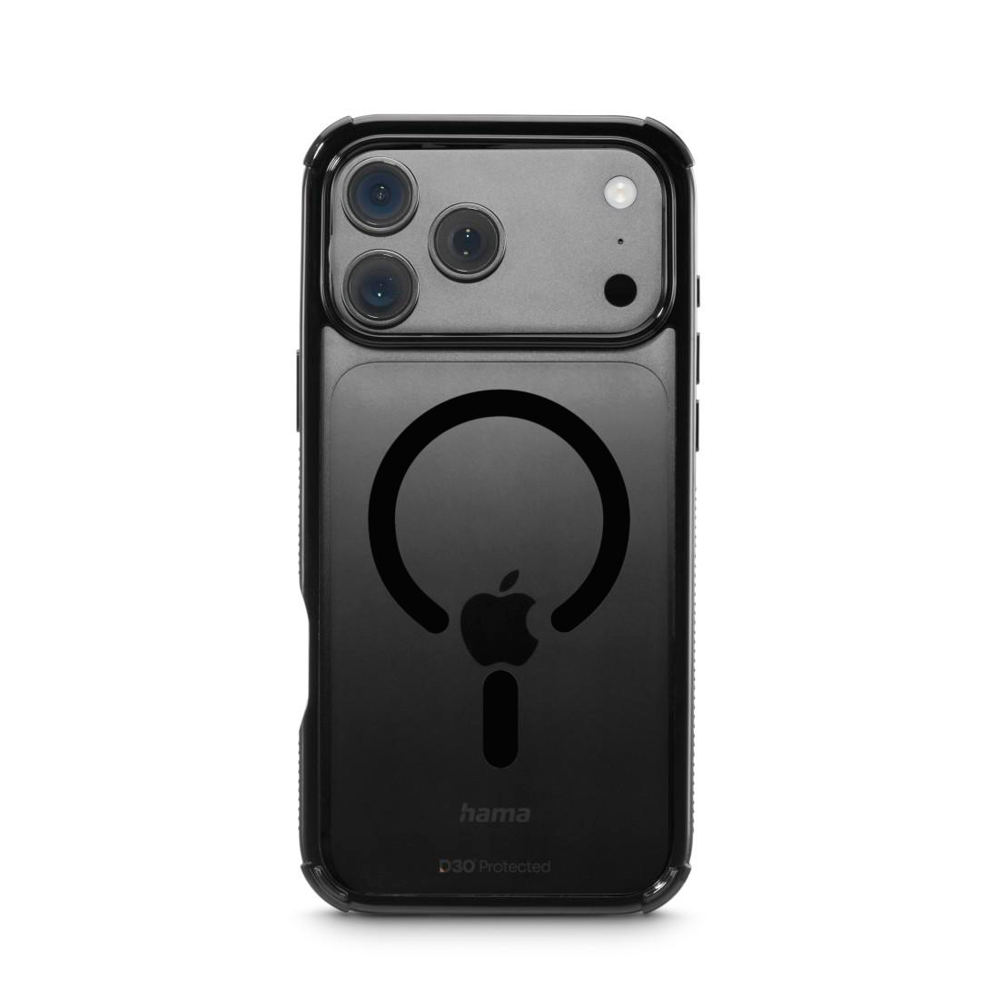 Rückseite eines Smartphones in einer schwarzen Hülle mit MagSafe-Ring, Apple-Logo und dreifacher Kamera.