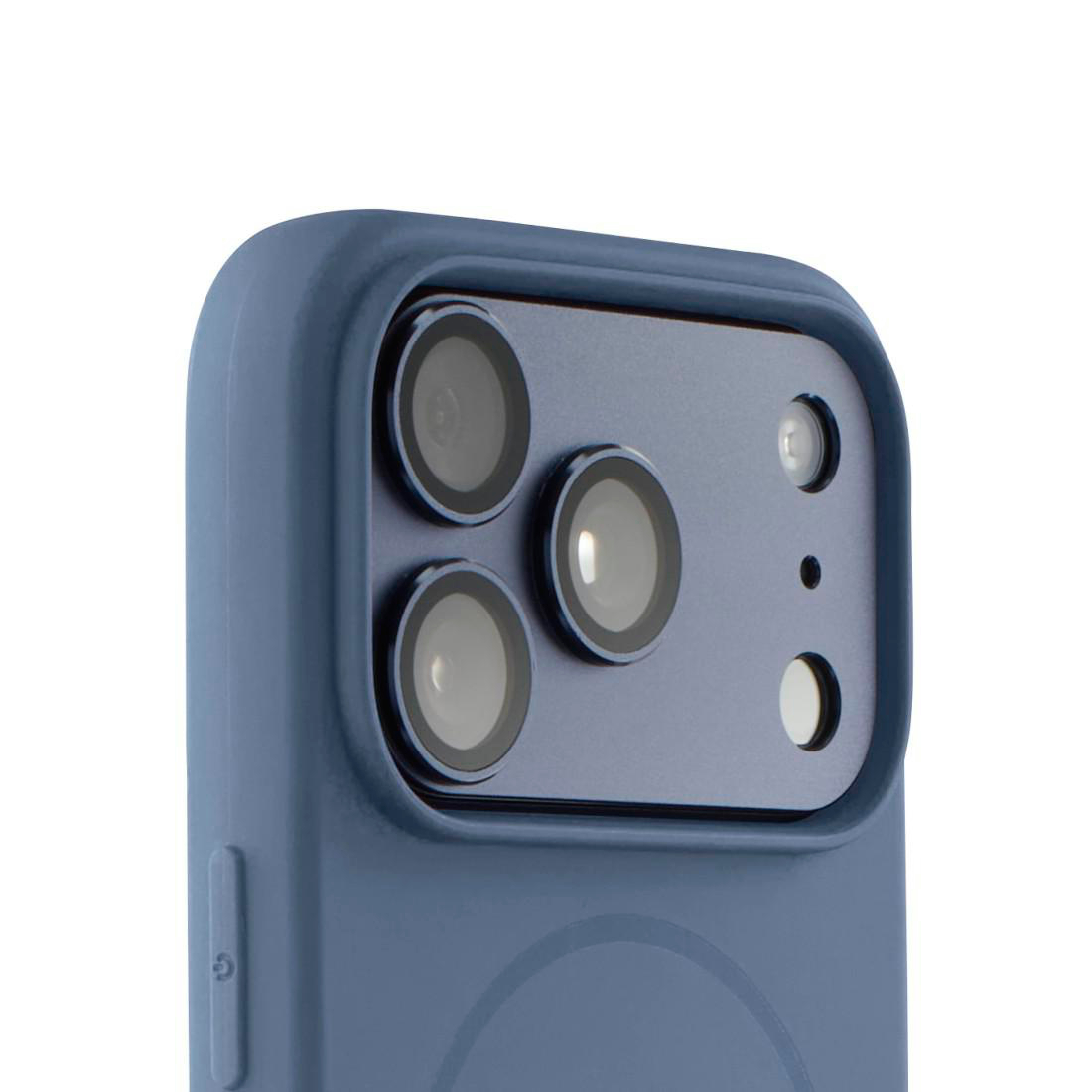 Blaue Smartphone-Rückseite mit dreifacher Kamera und Blitz.
