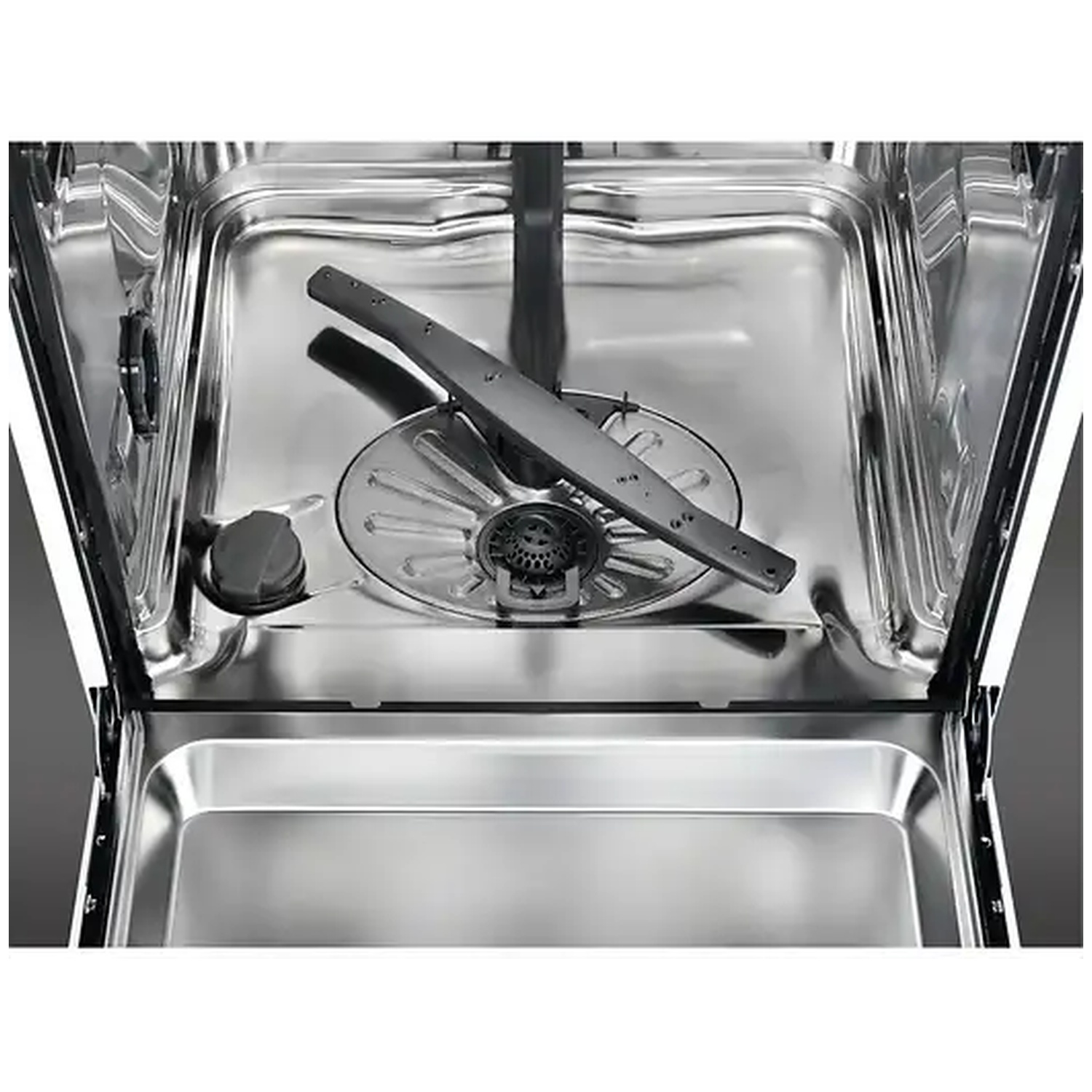 L'intérieur d'un lave-vaisselle vide avec cuve en inox et bras d'aspersion.