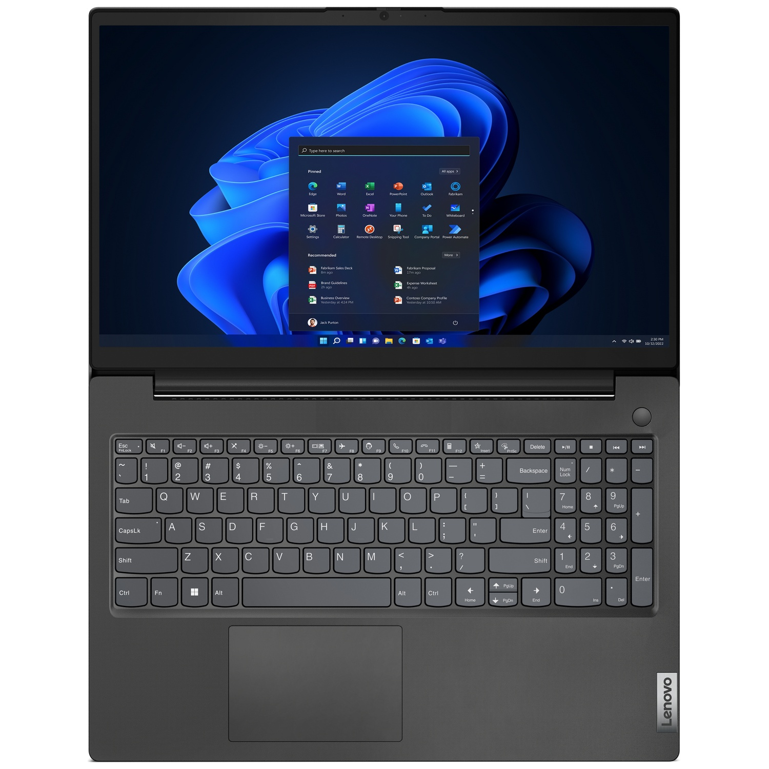 Open laptop met een blauw Windows 11-startmenu op het scherm en een QWERTY-toetsenbord.