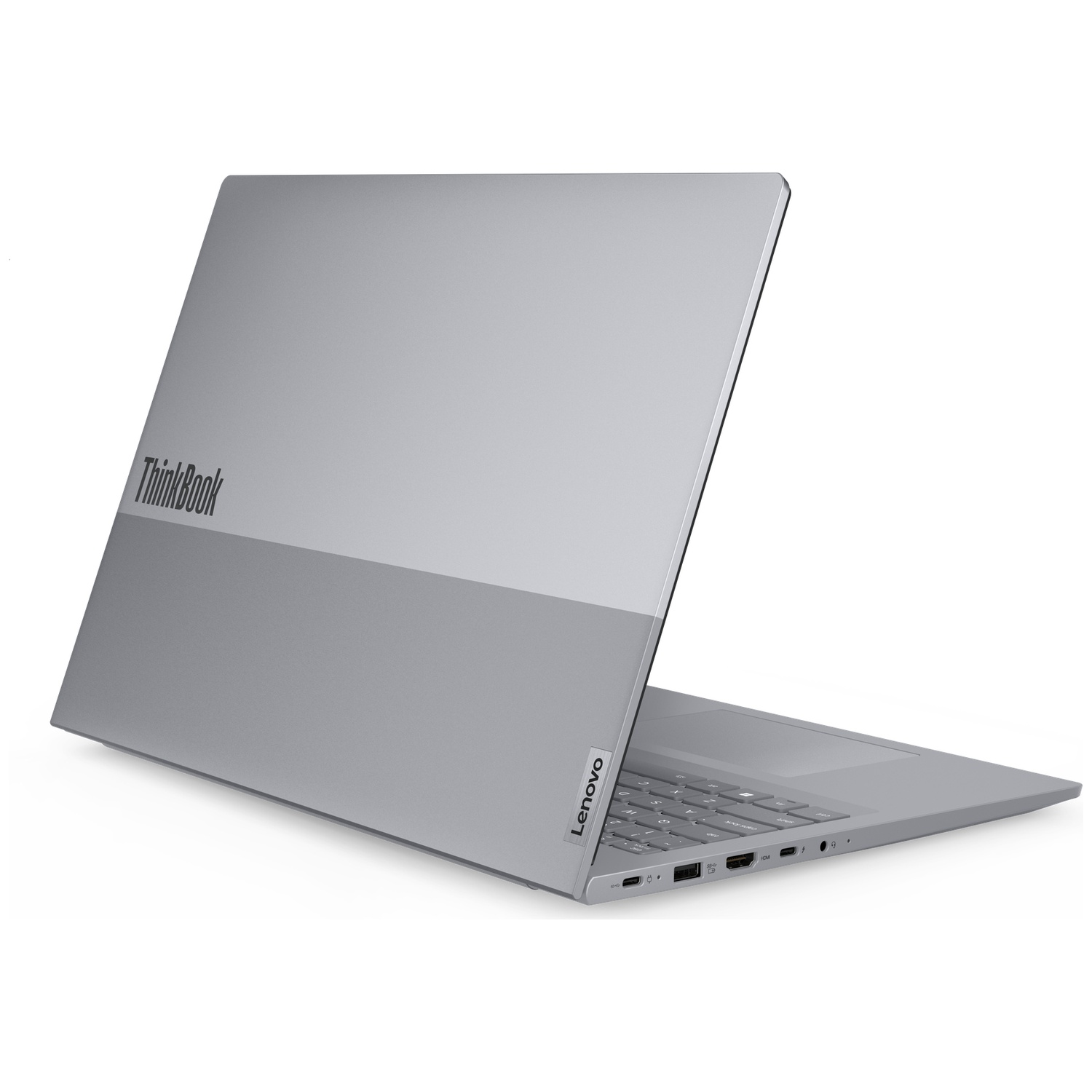 Een zilveren Lenovo ThinkBook laptop staat half open op een witte achtergrond.