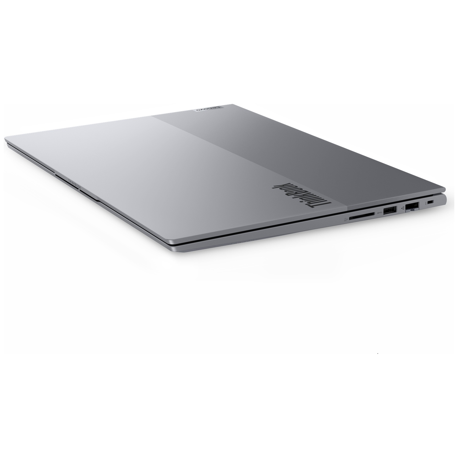 Een gesloten grijze ThinkBook-laptop op een witte achtergrond, met poorten aan de zijkant.