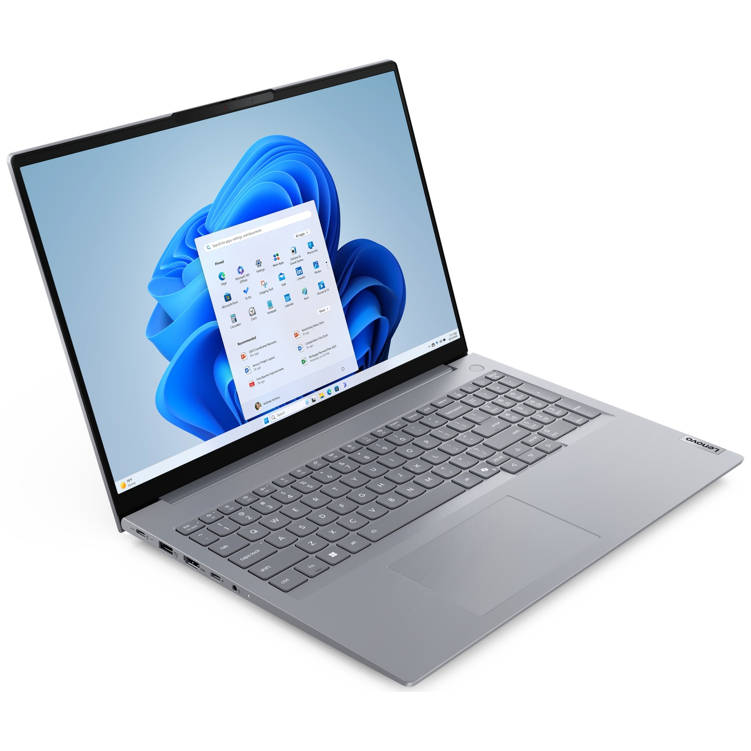 Een zilveren Lenovo laptop met een Windows 11 bureaublad en blauwe achtergrond.
