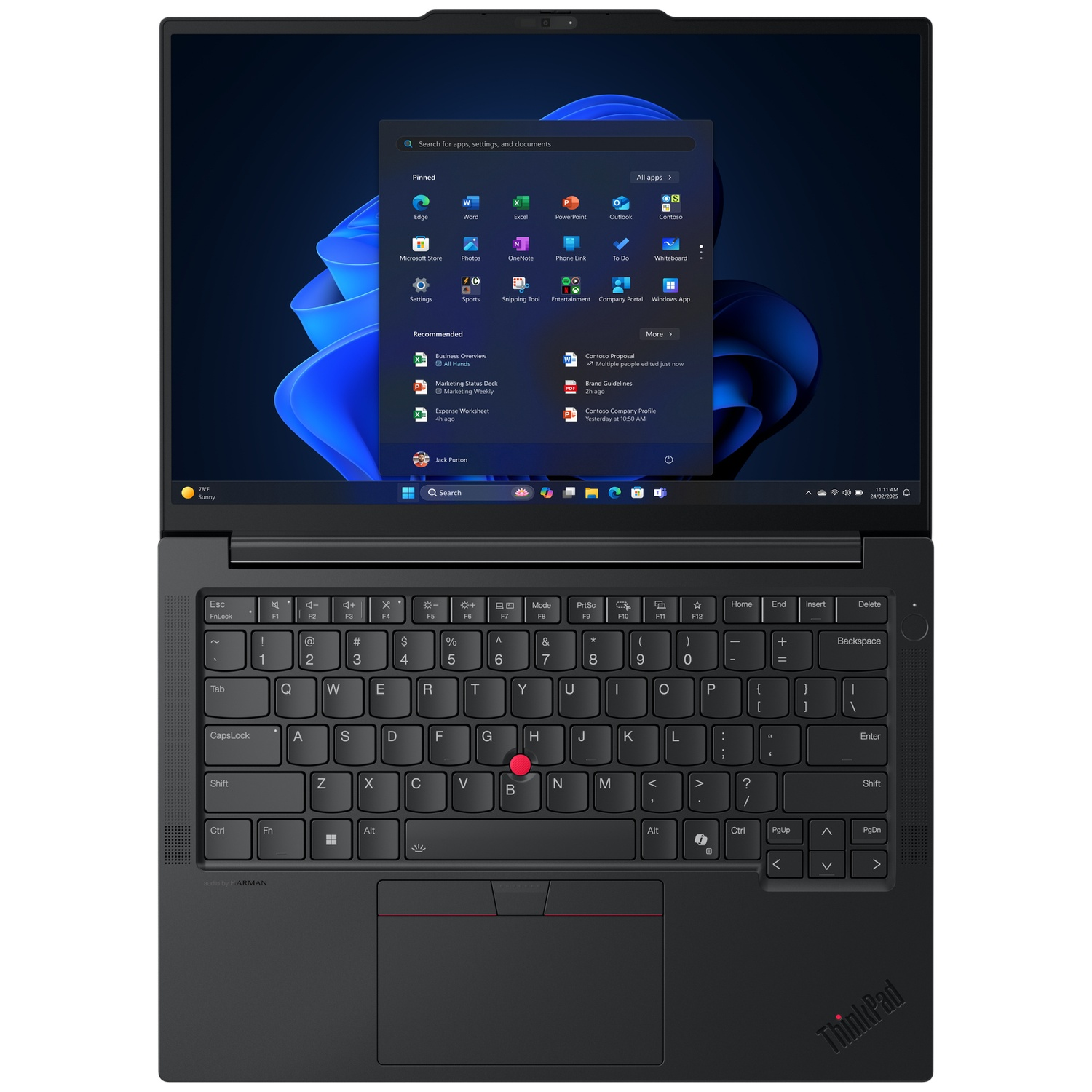 Een zwarte Lenovo ThinkPad laptop met het Windows 11 startmenu.