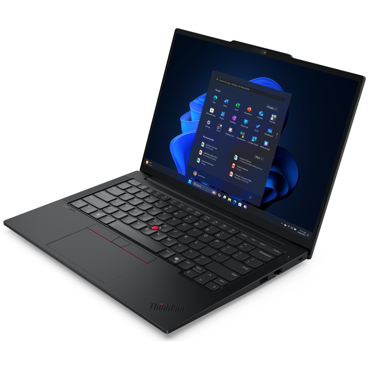 Een zwarte laptop op een witte achtergrond met het startmenu geopend op het scherm.