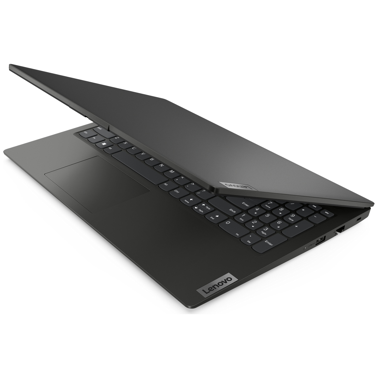 Een zwarte Lenovo-laptop met een gedeeltelijk geopend scherm en zichtbaar toetsenbord op een witte achtergrond.