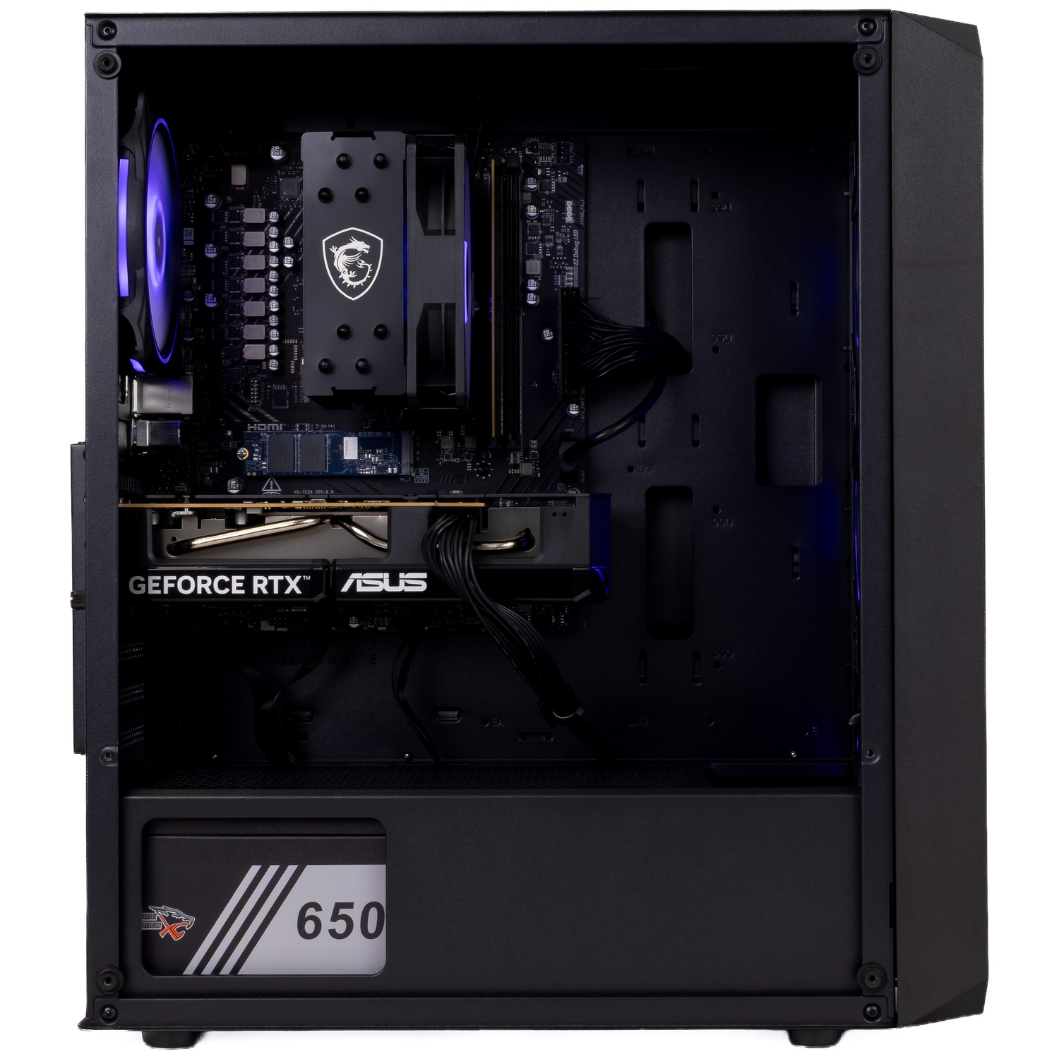 Binnenkant van een pc-kast met grafische kaart, MSI-koeler, blauwe ventilator en 650W voeding.
