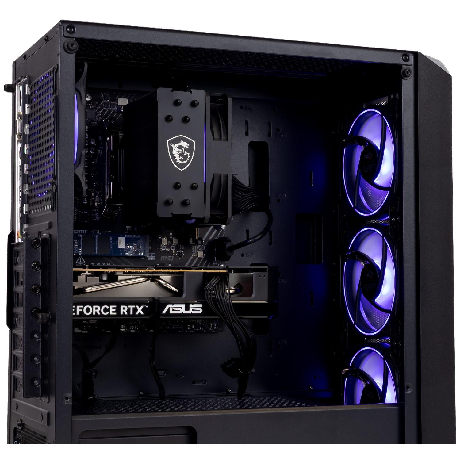 Een open pc-behuizing toont componenten, verlichte MSI-cpu-koeler en drie paarse ventilatoren.