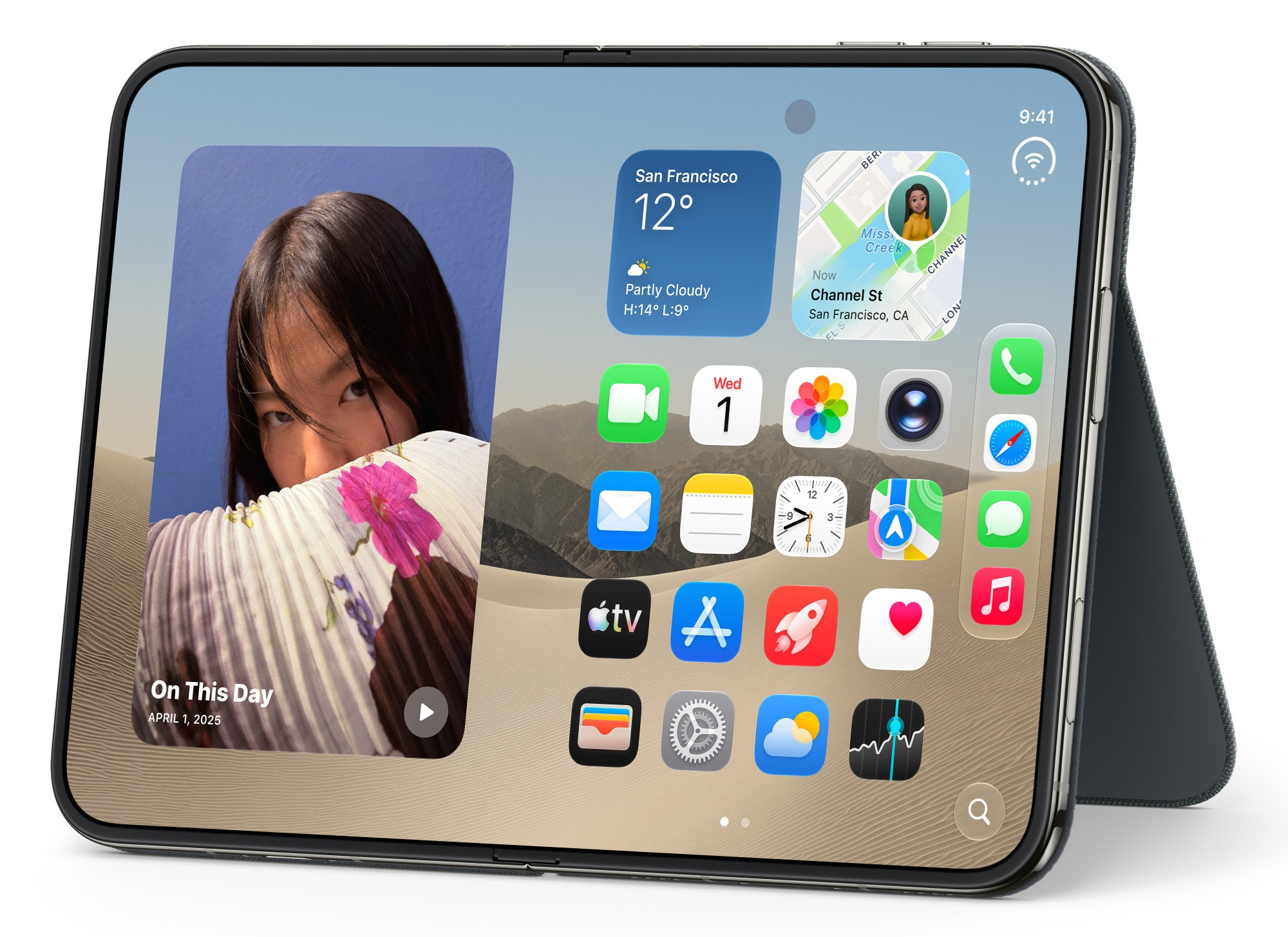 Tablet w szarym stojaku wyświetla widżety i ikony aplikacji na ekranie.