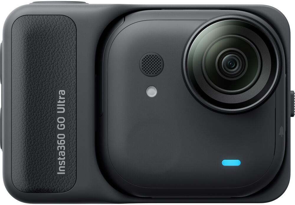 Fekete Insta360 GO Ultra kamera bőr markolattal és kör alakú lencsével.