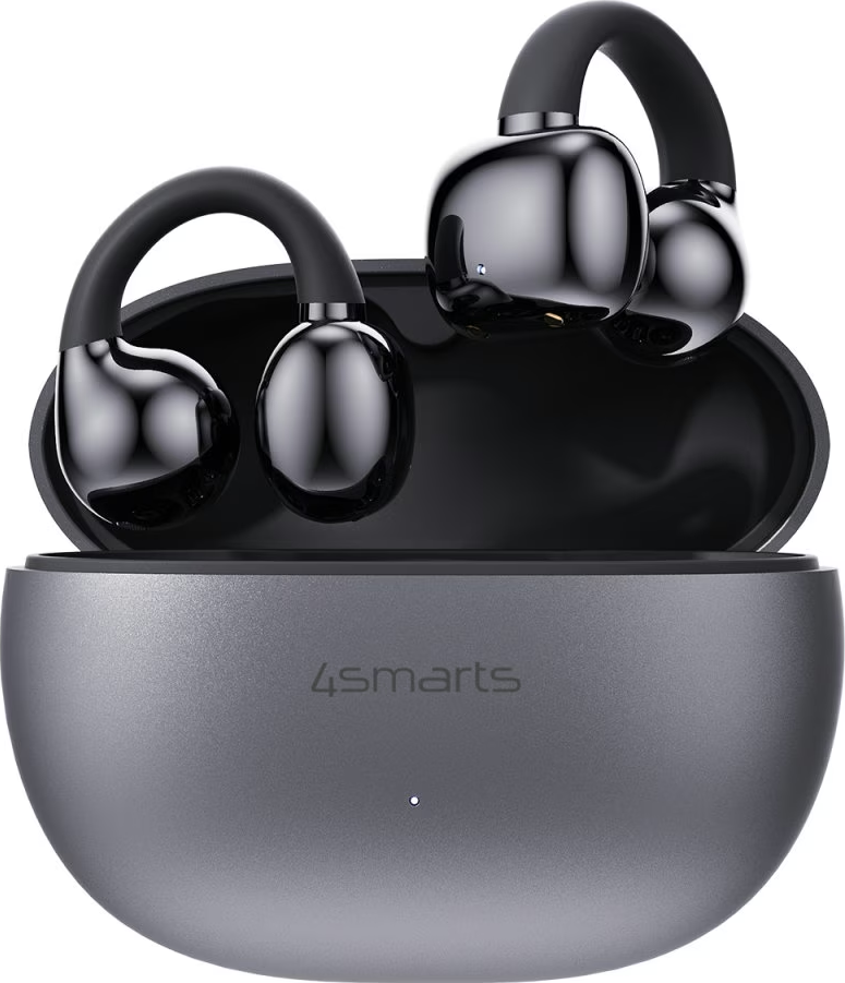 Glänzend schwarze In-Ear-Kopfhörer mit Ohrbügeln in einer offenen, grauen Ladebox mit der Aufschrift 4smarts.