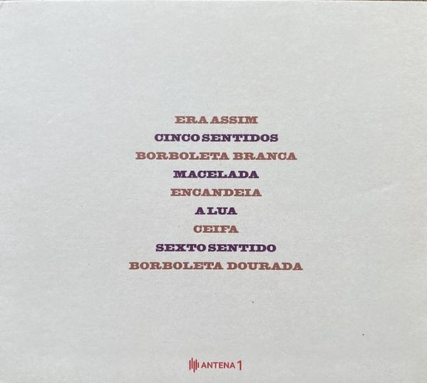 Songliste auf weißem Papier mit Antena 1 Logo unten.