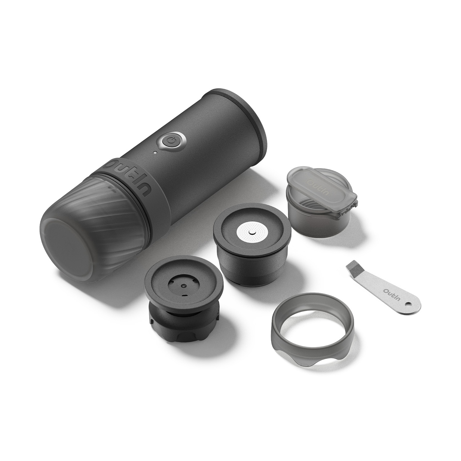 Una macchina da caffè espresso portatile nera con componenti staccati come filtri e accessori su sfondo bianco.