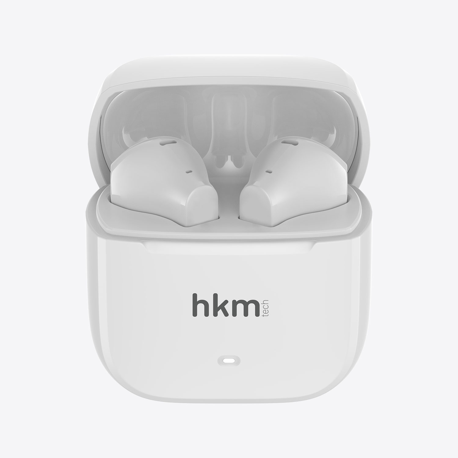 Açık şarj kutusu içinde önünde hkm tech logosu bulunan beyaz kablosuz kulaklıklar, açık renkli arka planda.