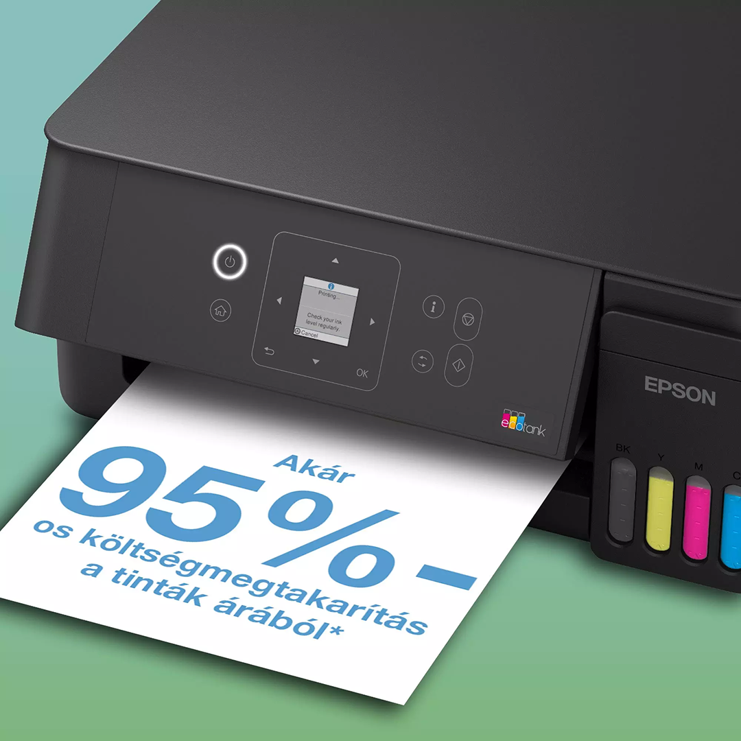 Epson EcoTank nyomtató egy oldalt nyomtat 95 százalékos tinta-költségmegtakarításról szóló magyar szöveggel.